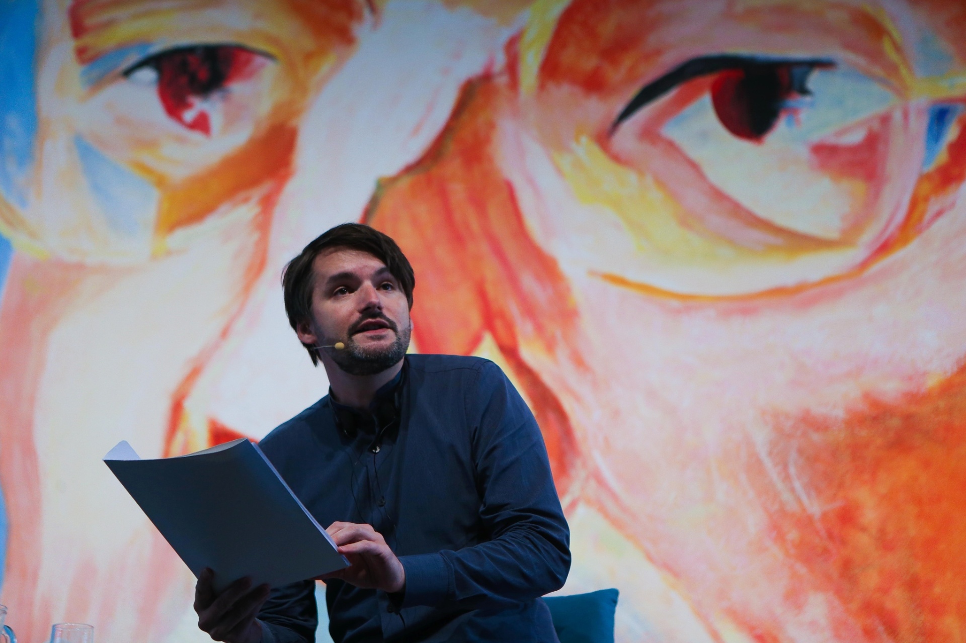 2.jul.2015 - Mesa de Micróbios e Soldados, mediacao Joca Reiners com Diego Vecchio e Sasa Stanisic (foto) no Segundo dia da FLIP, Feira Literária de Paraty. - Zanone Fraissat