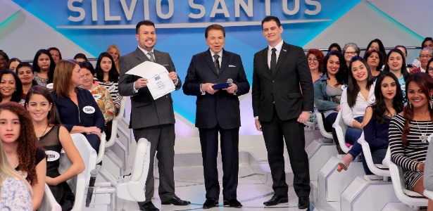 Silvio Santos recebe em seu programa no SBT o título de doutor em Comunicação - Lourival Ribeiro/SBT