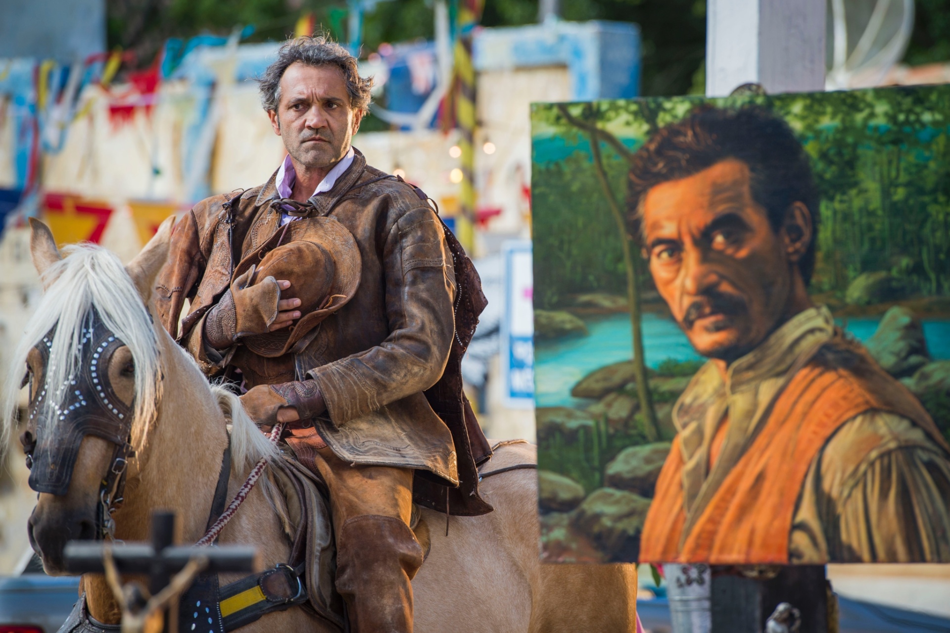 Durante a celebração,  Santo chega montado a cavalo com o gibão do pai nas mãos - Caiuá Franco/Globo