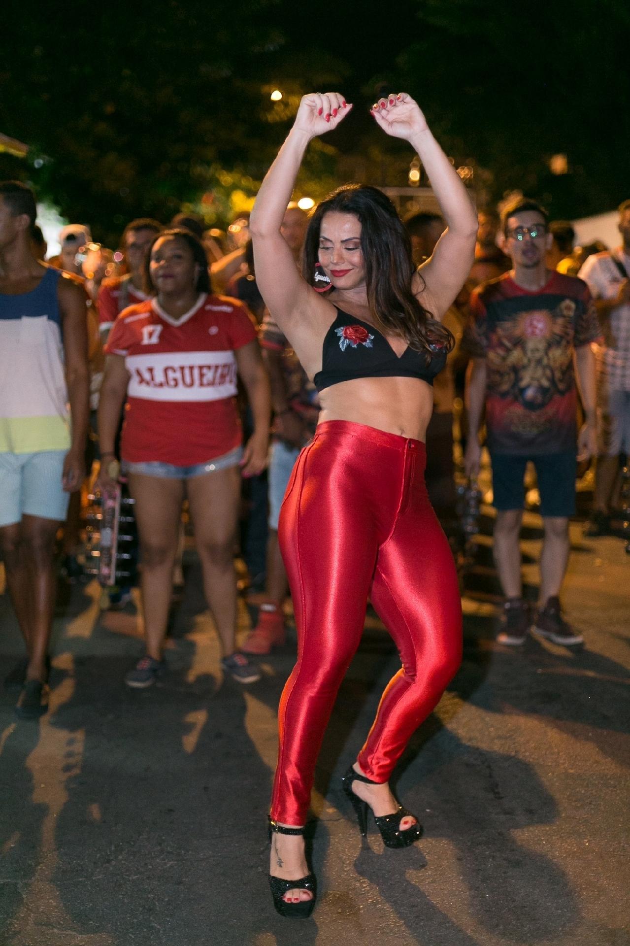 Fotos: Veja fotos de Viviane Araújo em ensaio do Salgueiro ...