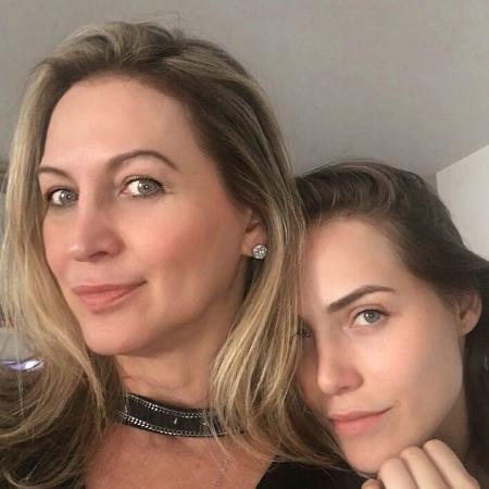 Adriana Colin é a maior tiete da sobrinha Letícia Colin, que faz sucesso na pele de Rosa em "Segundo Sol" - Arquivo pessoal - Arquivo pessoal