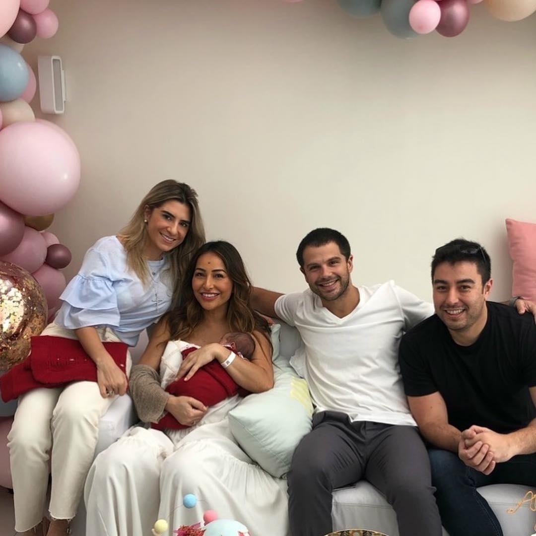 Sabrina Sato e familiares em maternidade - gabipaludeto/Reprodução/Instagram