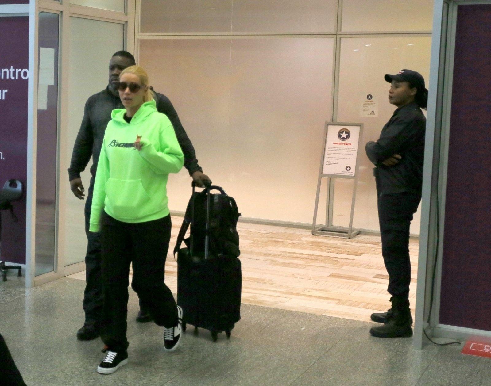 A cantora Iggy Azalea desembarcou nesta quinta-feira (27) no Aeroporto Internacional do Rio de Janeiro - Ag News