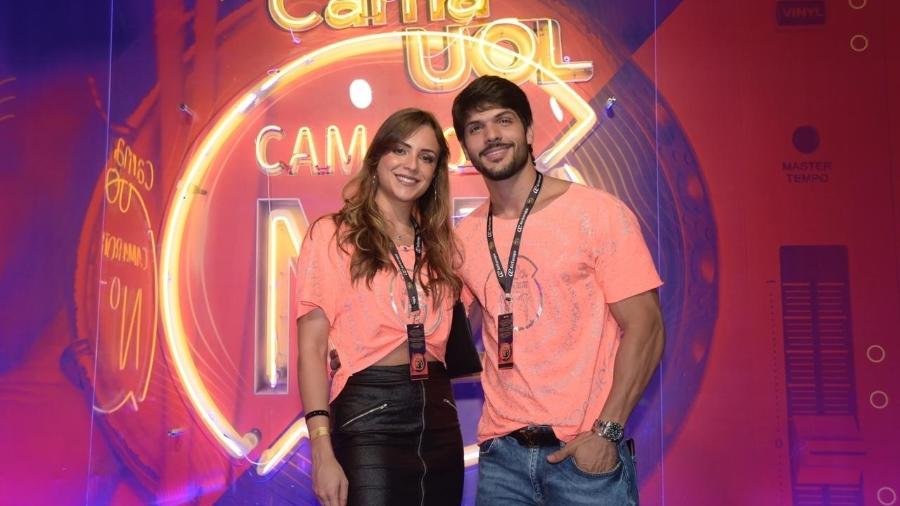 O ex-BBB Lucas Fernandes e a noiva, Ana Lúcia Vilela, chegam ao Camarote CarnaUOL N1   - Selmy Yassuda/UOL