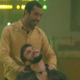 BBB 21: Gil faz massagem no ombro de Arthur durante a festa de Caio - Reprodução/Globoplay