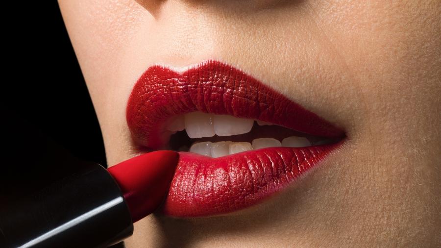 Comemore o Dia do Beijo com uma lista de produtos para deixar lábios ainda mais atraentes