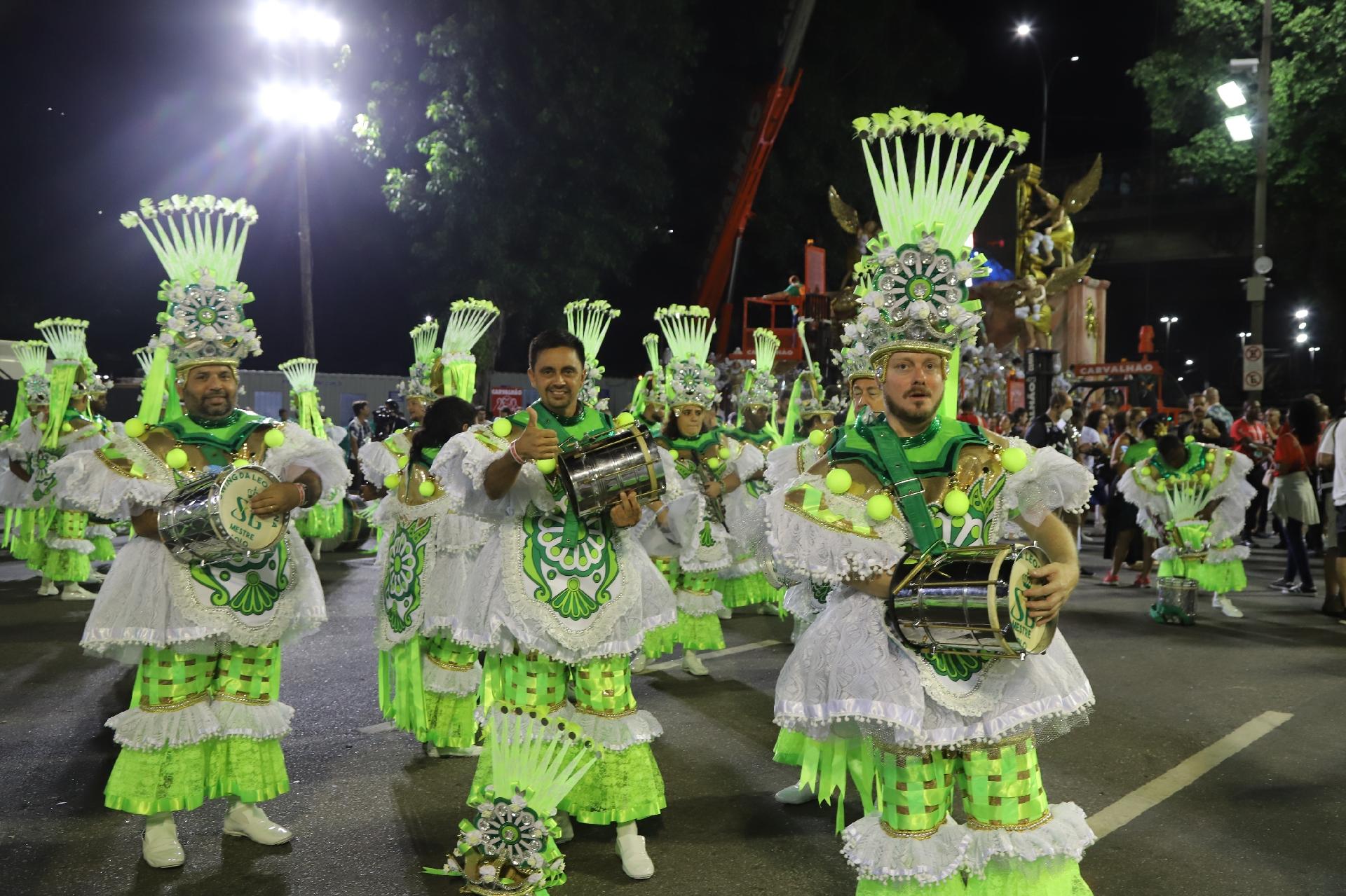 22.abr.2022 - Concentração do desfile da Imperatriz Leopoldinense de Padre Miguel - Zô Guimarães/UOL