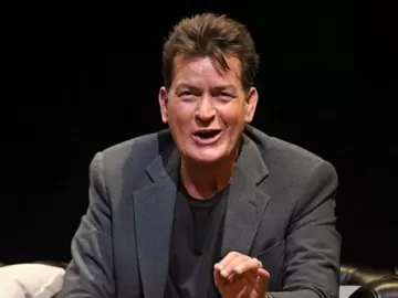 Ex de Charlie Sheen procura polícia após ser chantageada por traficante