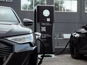 Audi lança app para ajudar donos de elétricos a achar pontos de recarga