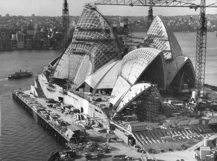 A Ópera de Sydney em construção em 24 de julho de 1966