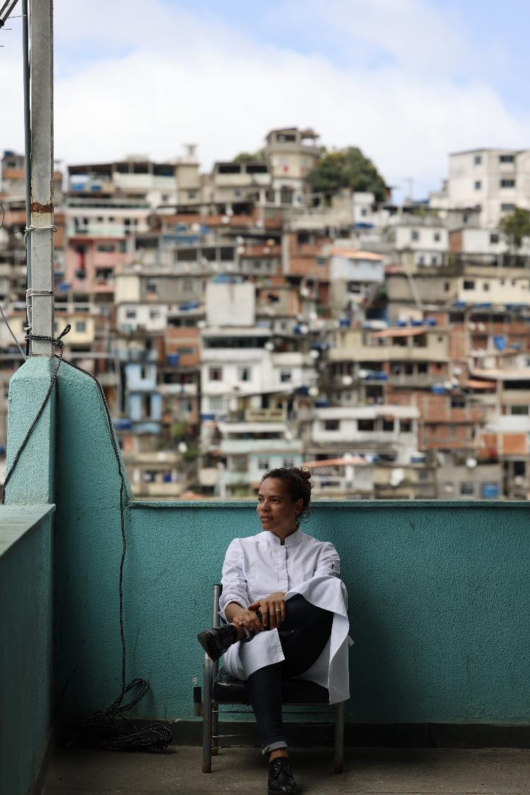 A chef brasileira Alessandra Montagne nasceu no morro do Vidigal