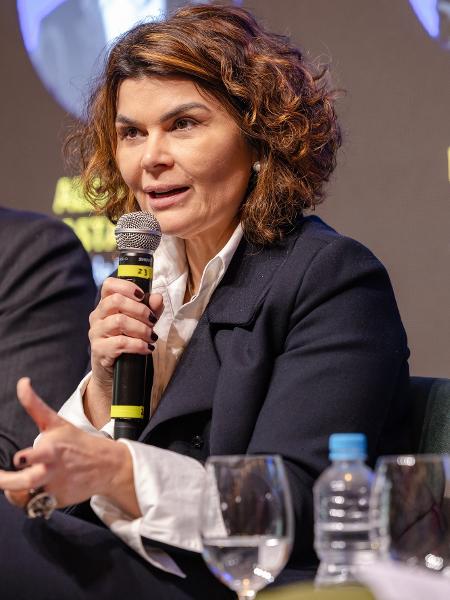 Luciana Costa, diretora de Infraestrutura, Transição Energética e Mudança Climática do BNDES em evento do UOL