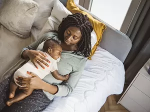 Quando o bebê vai dormir a noite toda? Resposta depende só de dois fatores