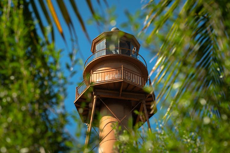 O farol de Sanibel é marco na ponta da ilha O farol de Sanibel é marco na ponta da ilha