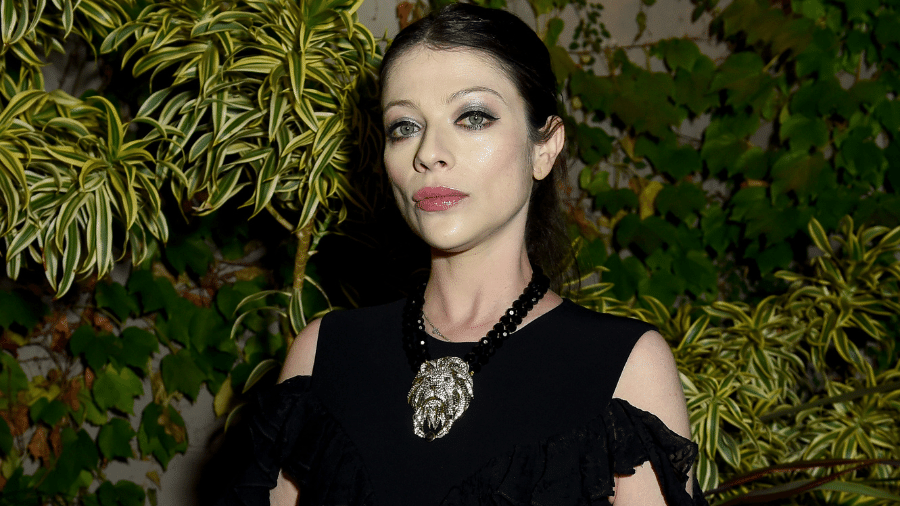 A atriz Michelle Trachtenberg morreu aos 39 anos; foto mostra a artista em festa em 2023 A atriz Michelle Trachtenberg morreu aos 39 anos; foto mostra a artista em festa em 2023