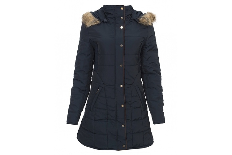 JAQUETA DE NÁILON: modelo longo com capuz de pelo, da Amaro. Preço: R$ 299,90. Informações: www.amaro.com | Preço e disponibilidade pesquisados em julho de 2015 e sujeitos a alterações - Divulgação