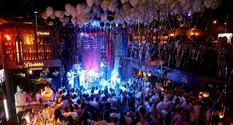 Ambiente do bar Charles Edward, em São Paulo, que recebe a Festa do Branco no Réveillon - Divulgação