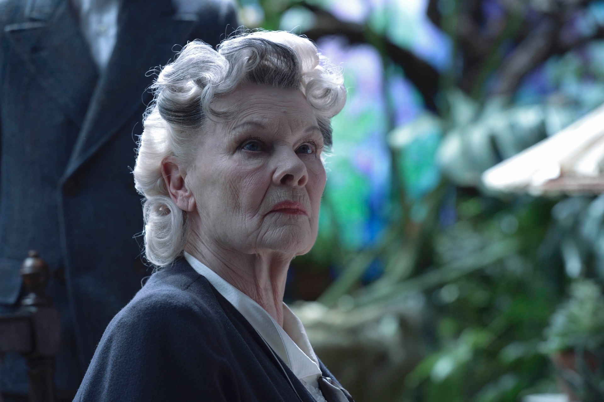 A veterana atriz britânica Judi Dench interpreta a senhora Avocet em "O Lar das Crianças Peculiares", filme dirigido por Tim Burton - Divulgação