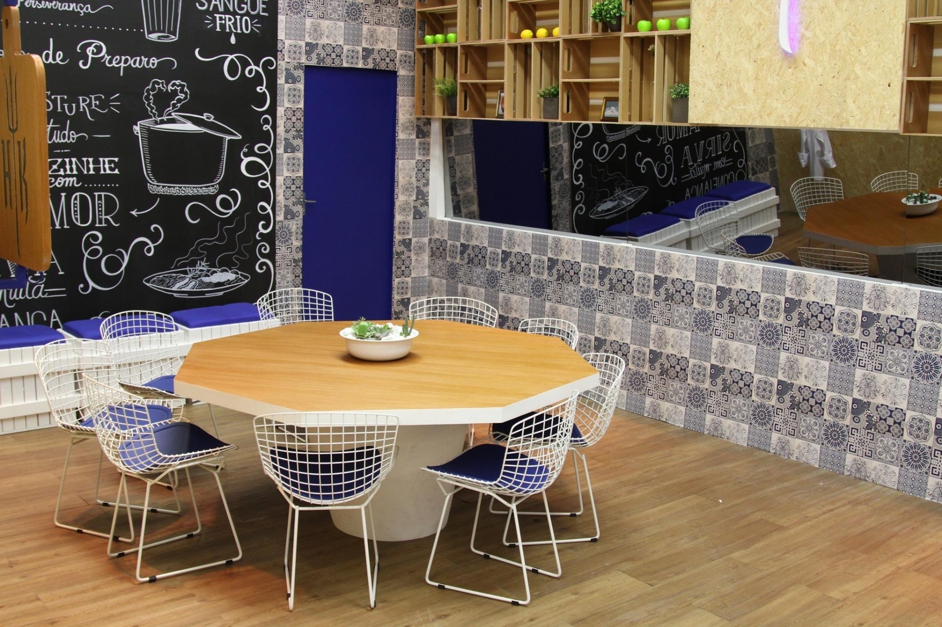 Cenário do "Hell's Kitchen - Cozinha Sob Pressão" ganha nova decoração na quarta temporada - Gabriel Gabe/SBT