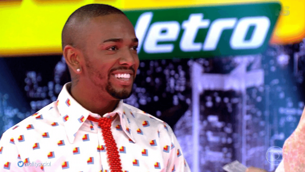 11.set.2016 - Caracterizados e acompanhados por bailarinas profissionais, os homens dançaram neste fim de semana o ritmo do forró - Reprodução/TV Globo