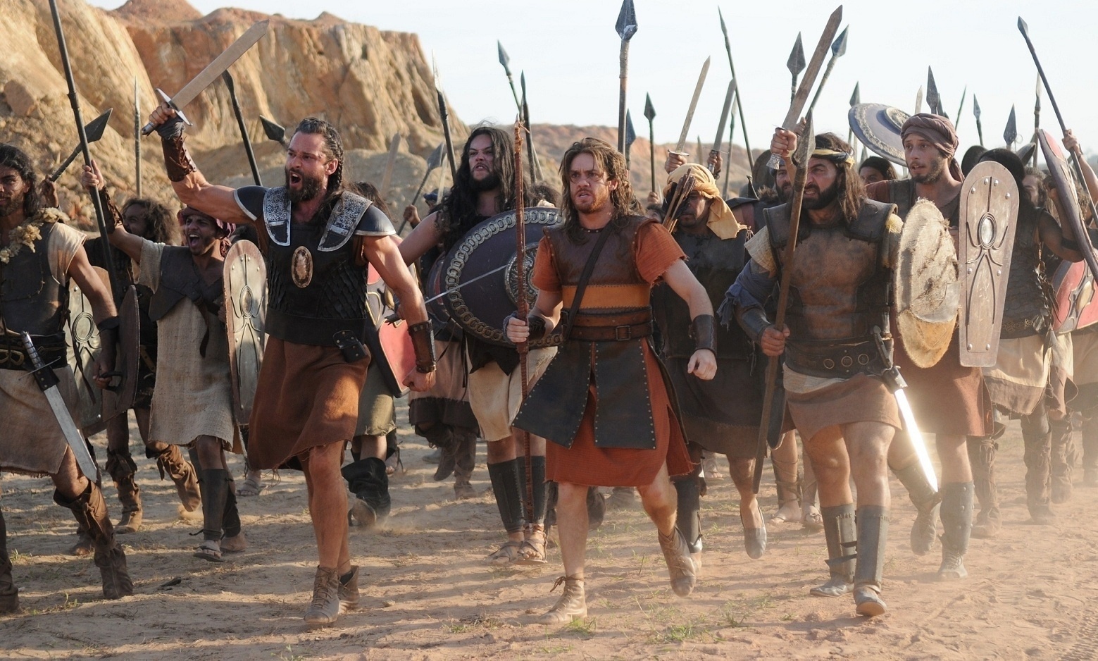 Sequências da queda da Muralha de Jericó em "A Terra Prometida" mobilizaram dezenas de atores, cerca de 300 figurantes e mais de 50 cavalos - Munir Chatack/ Record