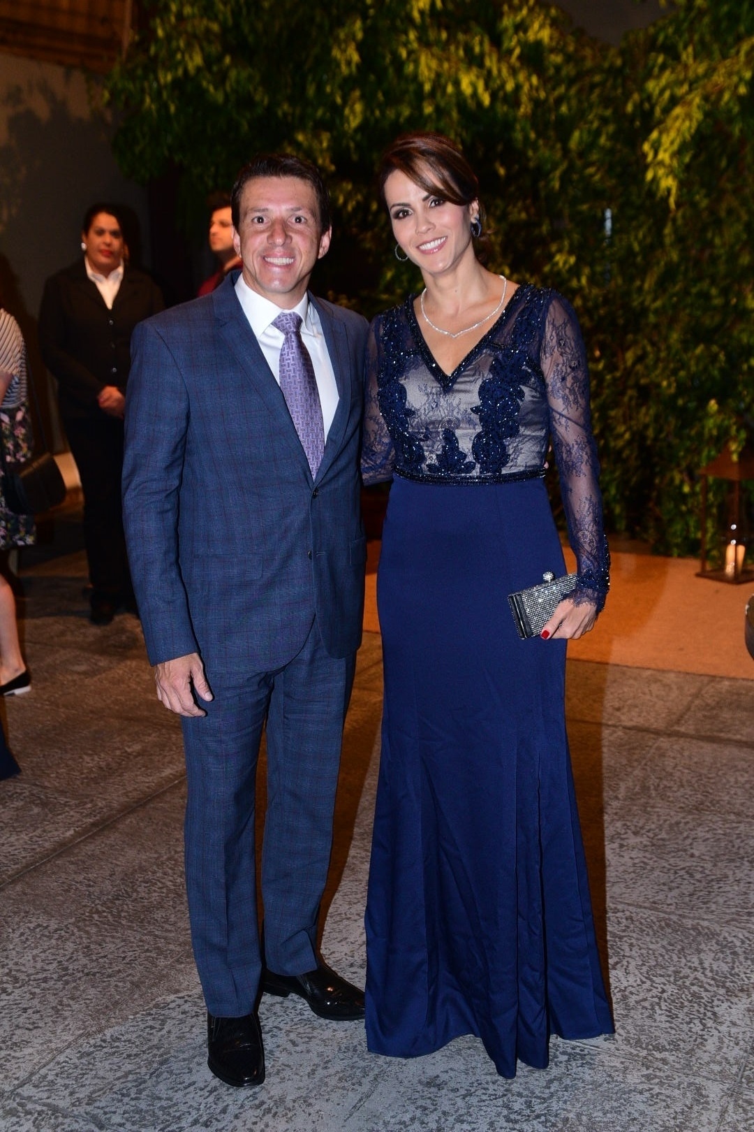 21.nov.2016 - O ex-jogador Juninho Paulista chega acompanhado da mulher, Juliana Giroldo, à cerimônia do sétimo casamento de Fábio Jr. em São Paulo - Leo Franco/AgNews