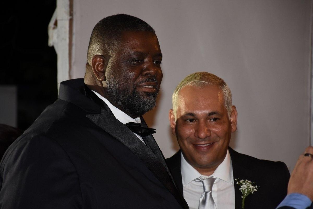 Péricles e a pedagoga Lidiane Santos se casam no Recife - AgNews