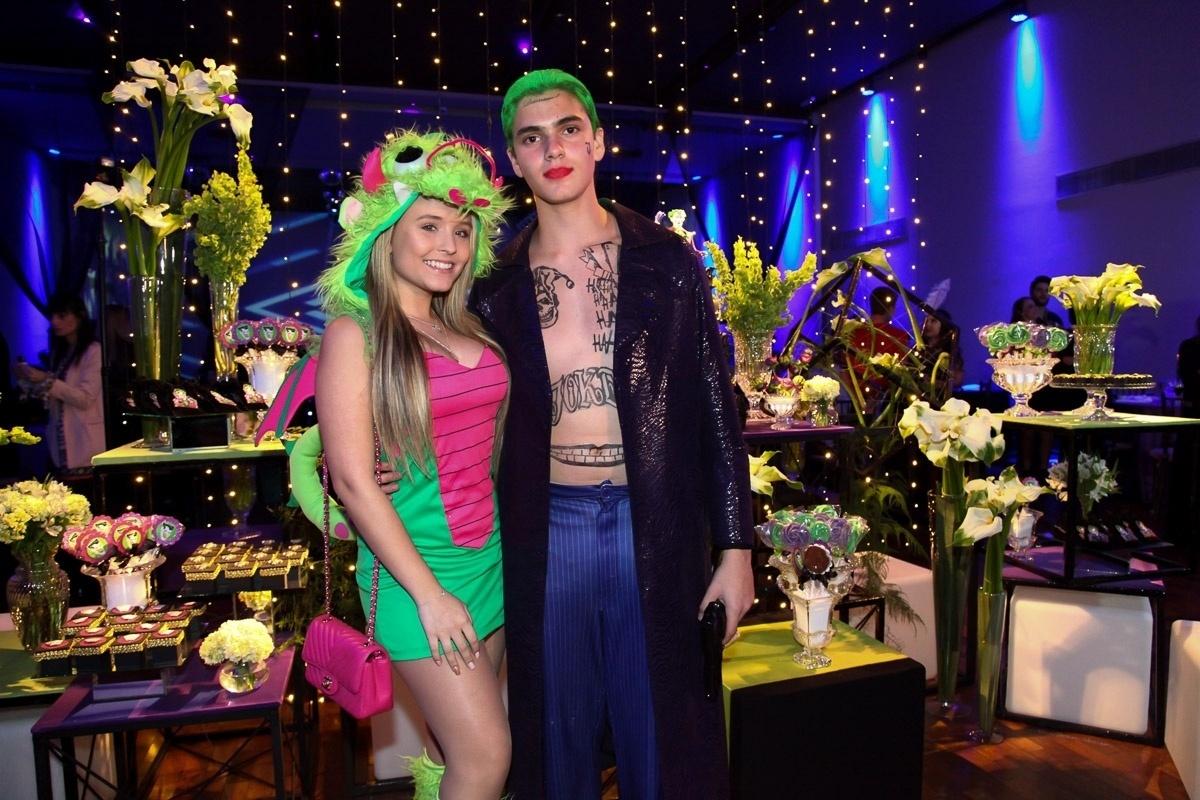 Larissa Manoela se veste de Cuca em festa à fantasia para comemorar os 15 anos do ator Matheus Lustosa, de "Carrossel", "Chiquititas" e "Os Dez Mandamentos", que se vestiu de Coringa do filme "Esquadrão Suicida" - Marcos Ribas/Brazil News