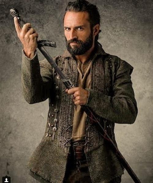 O português José Fidalgo fará sua estreia em novelas brasileiras em "Deus Salve o Rei" - Divulgação/TV Globo