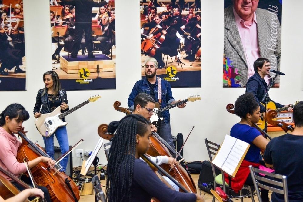 Lari Basilio (vencedora do Samsung E-Festival em 2014), Rodrigo Suricato (Barão Vermelho) e Samuel Rosa (Skank) - Léo Franco/AgNews