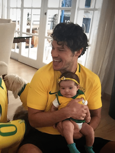 José Loreto e Débora Nascimento torceram pelo Brasil com a filha, Bella - Reprodução/Instagram