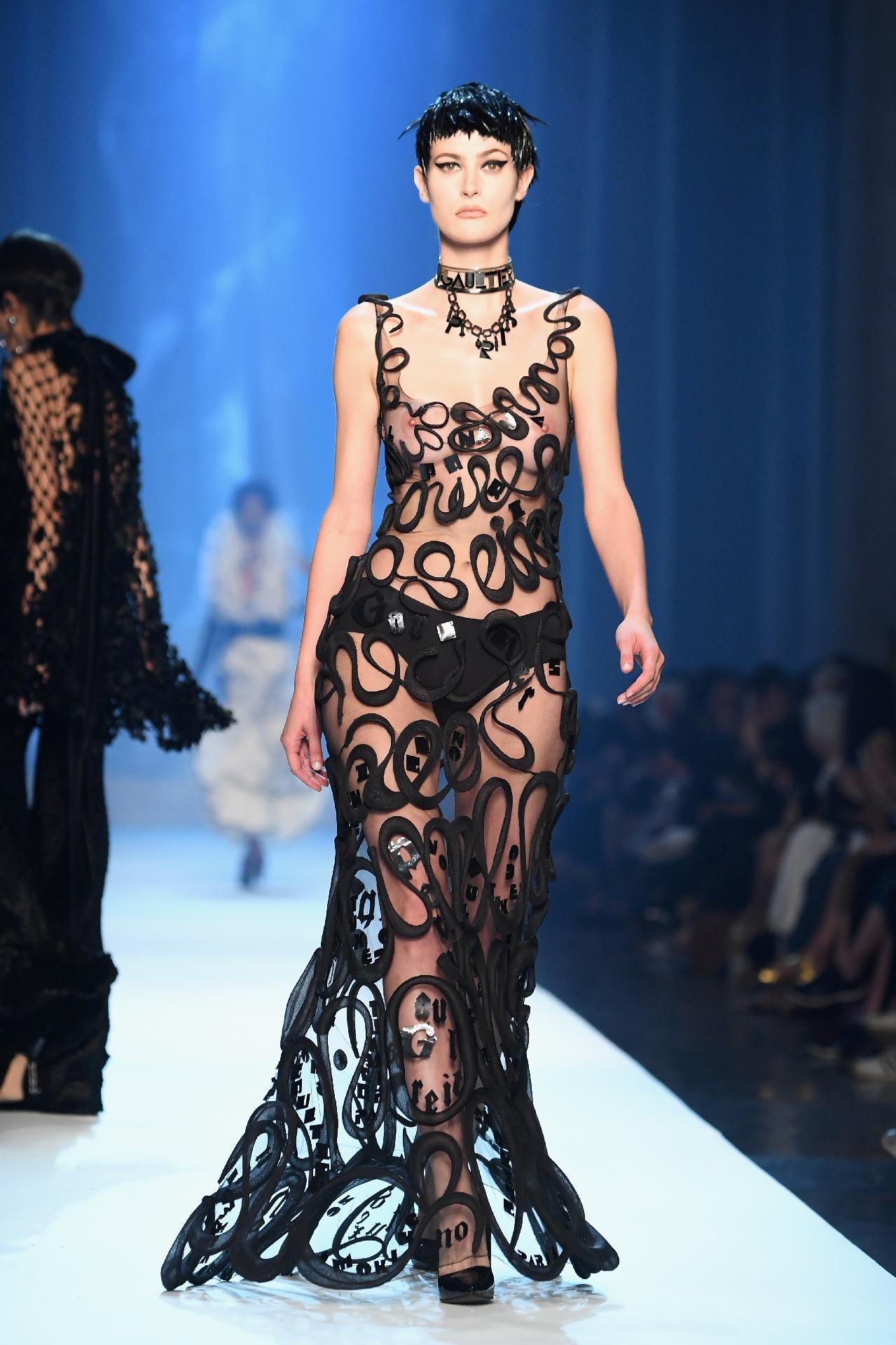 O desfile de outono inverno 2018/2019 de Jean-Paul Gaultier na Semana de Alta-Costura de Paris em 4 de julho - Getty Images