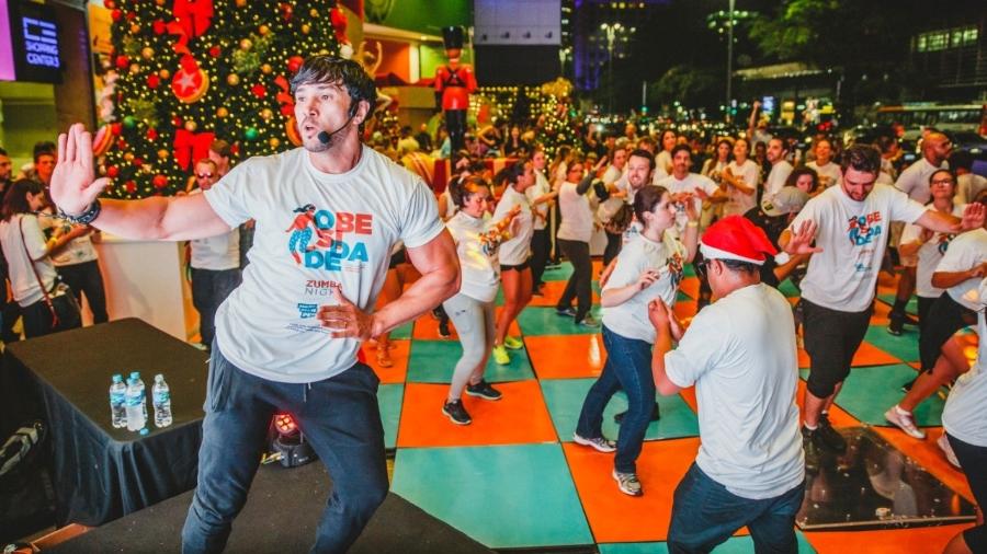 Reginaldo Sama reúne fãs em aulão de zumba em São Paulo - Juan Cogo / Divulgação