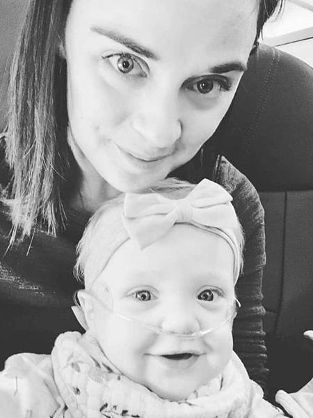 Kelsey Rae Zwick e a filha, Lucy - Reprodução/Facebook