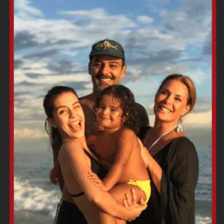 Carolina Ferraz com o ex, Marcelo Martins, e as filhas, Valentina e Izabel - Reprodução/Instagram