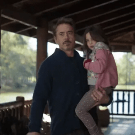 Tony Stark e sua filha em cena de Vingadores: Ultimato - Reprodução