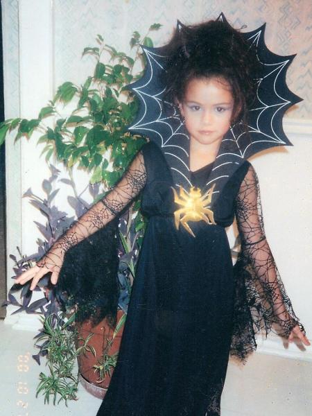 Selena Gomez relembra foto de criança para celebrar Halloween - Reprodução/Instagram