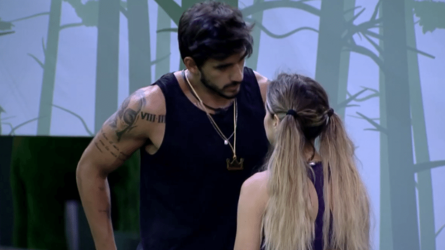 Guilherme conversa com Gabi após vencer a prova do líder - Reprodução/Globoplay