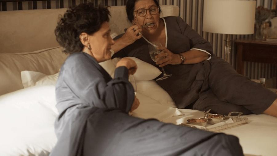 Lurdes e Lidia bêbadas em "Amor de Mãe" - Reprodução/Globoplay
