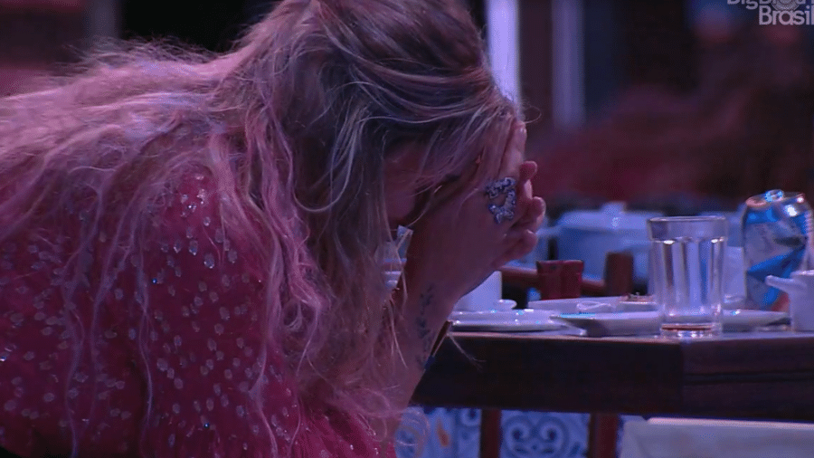 Marcela chora após conversar com Daniel - Reprodução/Globoplay
