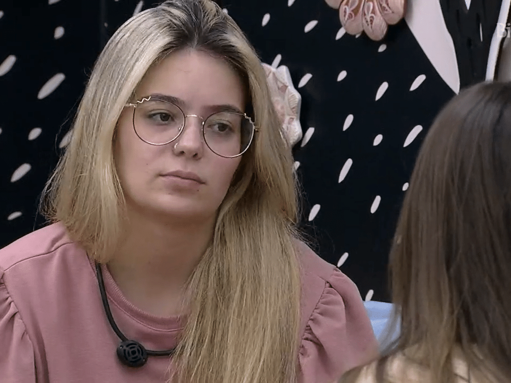 Felipe Neto fica indignado com falta de banhos no BBB 21: 'Cheiram mal'