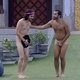 BBB 21: Fiuk e Gilberto cumpriram promessa que fizeram sobre volta do paredão com beijo e pulando pelados na piscina - Reprodução/Globopay