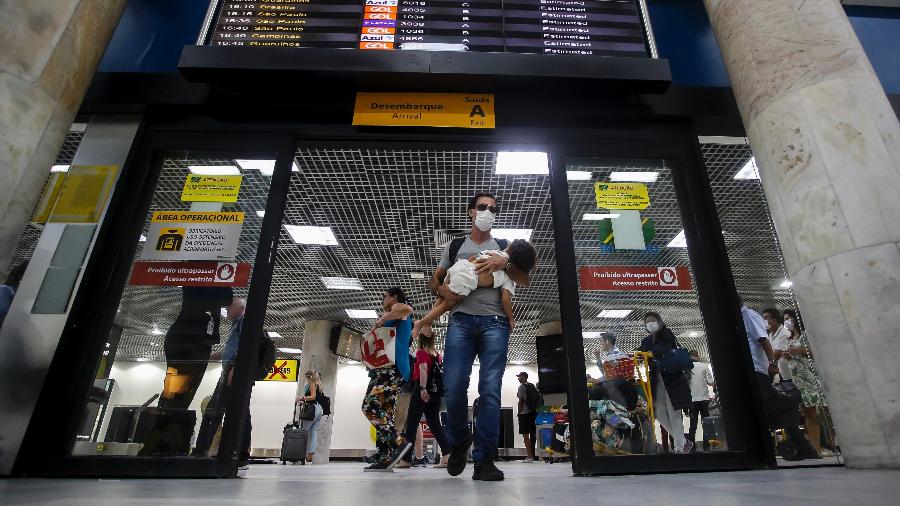 Aeroporto no RJ: A agência está acompanhando a situação dos viajantes e das operações das aéreas que sofrem com as baixas em suas equipes pelos surtos dos dois vírus - Getty Images