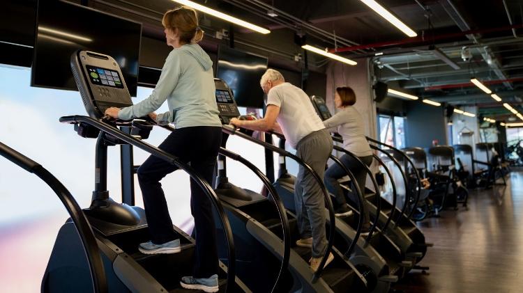 Vale a pena treinar na escada? Veja 5 benefícios de incluir esse exercício