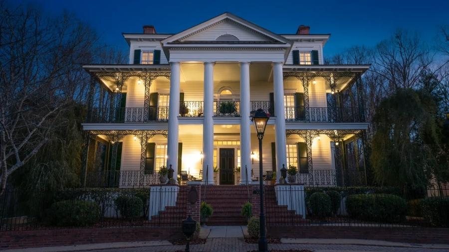 Réplica da Haunted Mansion, a mansão mal-assombrada da Disney, está à venda em Duluth, na Geórgia