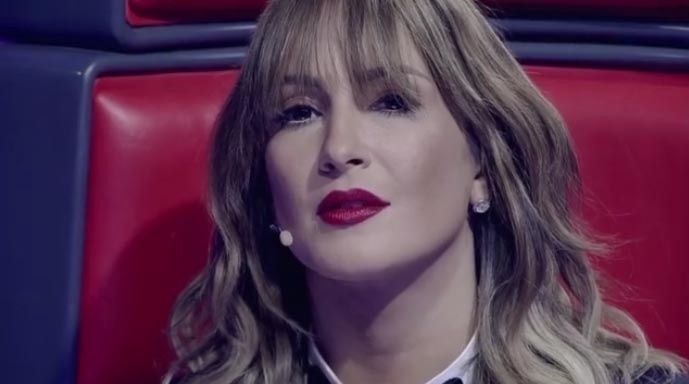 1.out.2015- Claudia Leitte se concentra para ouvir a voz de uma candidata na audição às escuras - Reprodução/TV Globo