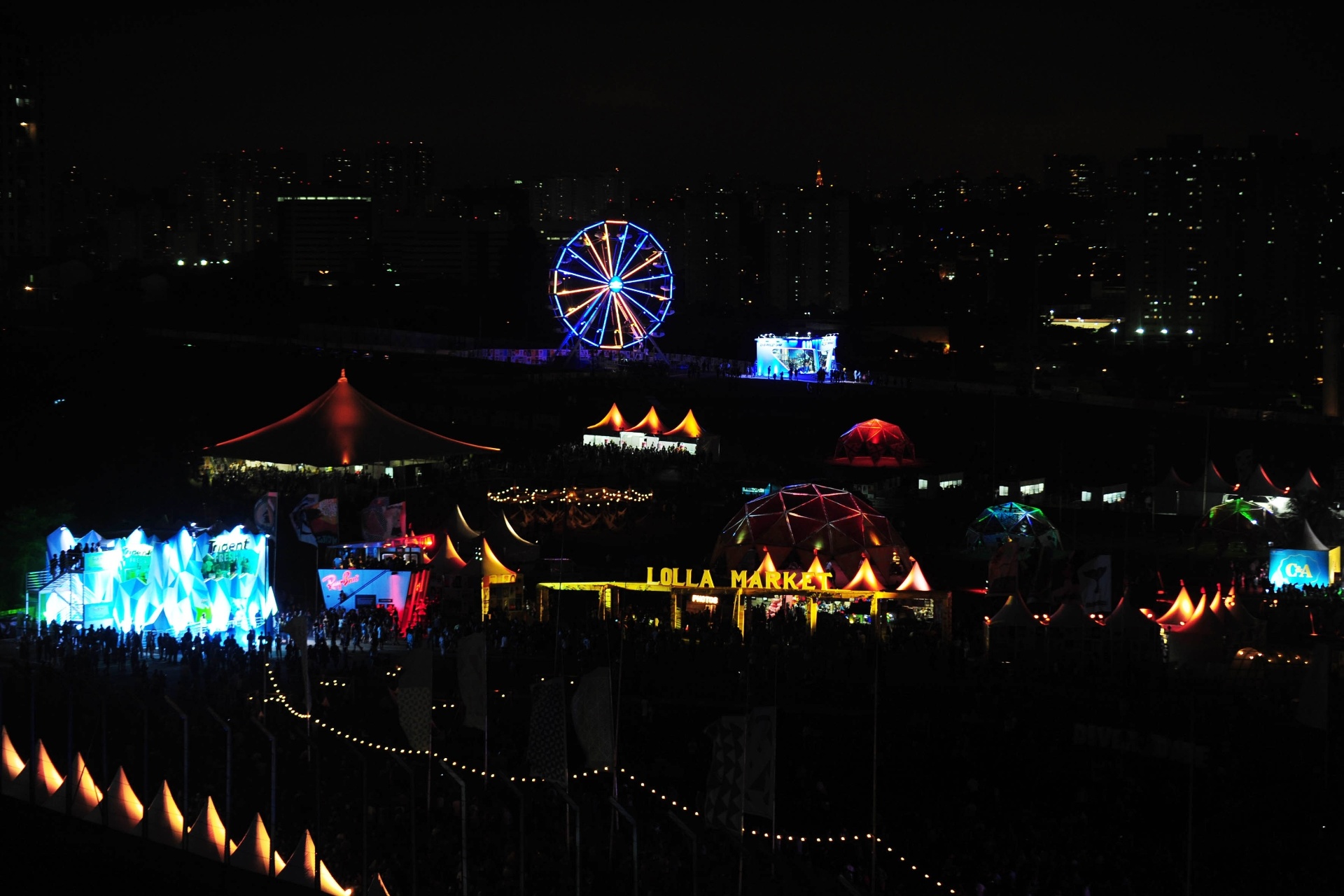 12.mar.2016 - Visão da primeira noite do Lollapalooza Brasil 2016 - Junior Lago/UOL
