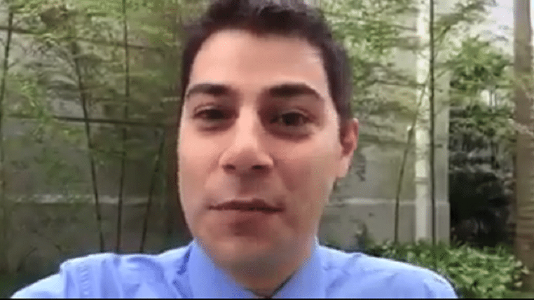 13.mai.2015 - Novato nas redes sociais, o jornalista Evaristo Costa ganhou cerca de 104 mil seguidores no Facebook, 10 mil no Instagram e outros 7 mil no Twitter em apenas uma semana. O âncora do "Jornal Hoje" decidiu se render à internet na primeira semana de maio - Reprodução/Facebook/oficialevaristocosta