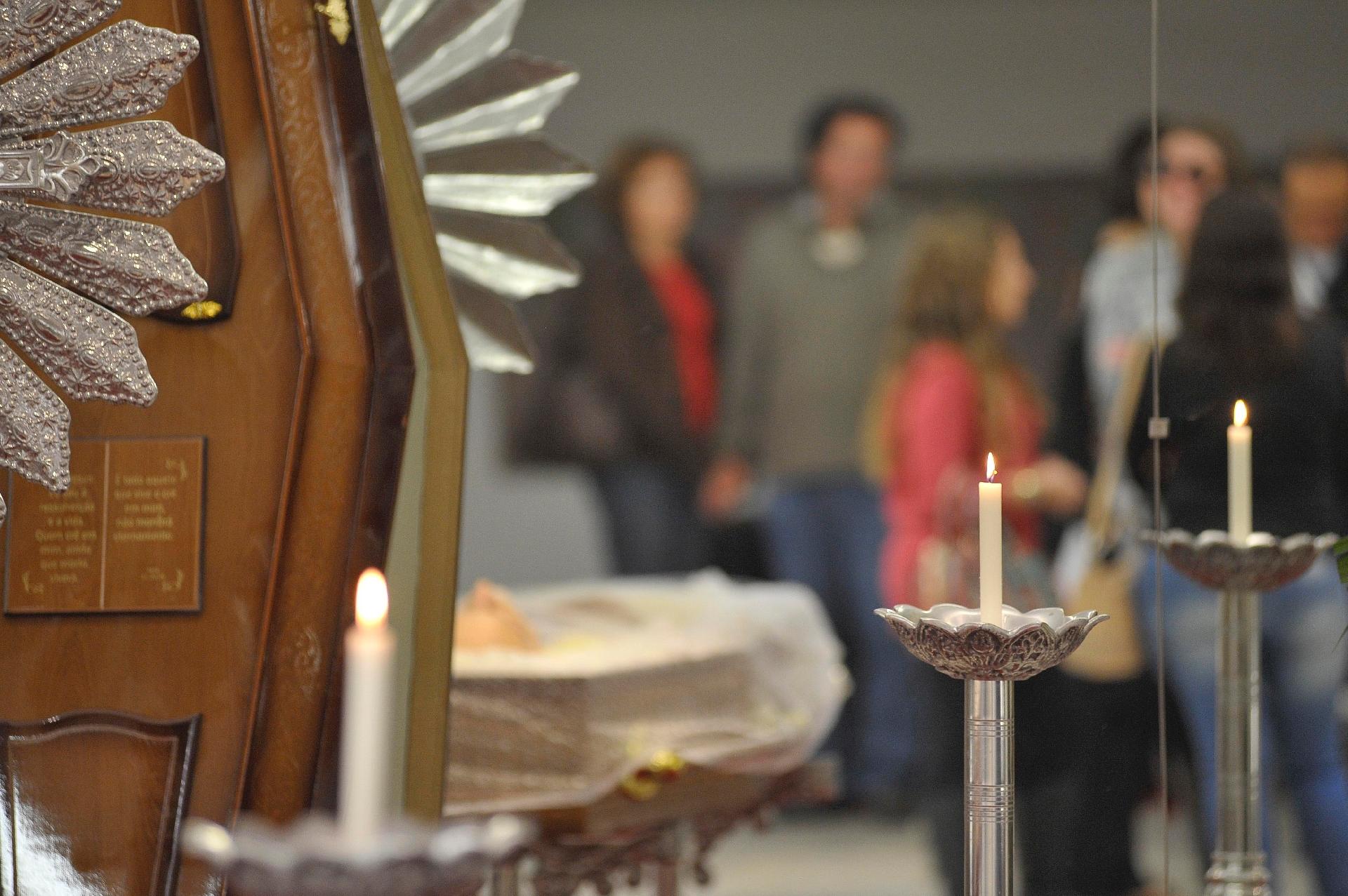 Amigos e familiares comparecem ao velório de Kid Vinil na Assembleia Legislativa de Sao Paulo - Reinaldo Canato/UOL