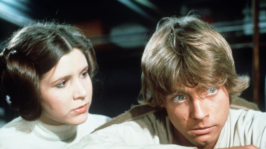 Princesa Leia (Carrie Fisher) e Luke Skywalker (Mark Hamill) no primeiro filme da saga, de 1977 - Divulgação/Lucasfilm